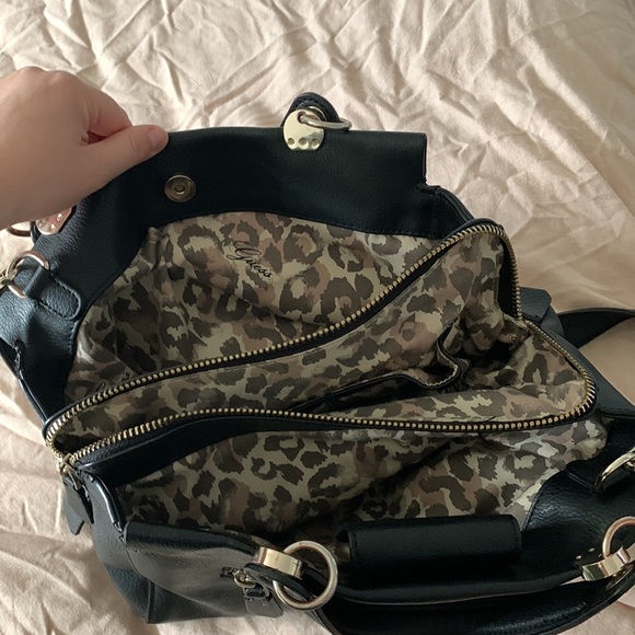 Guess purse - Picture 4 of 4